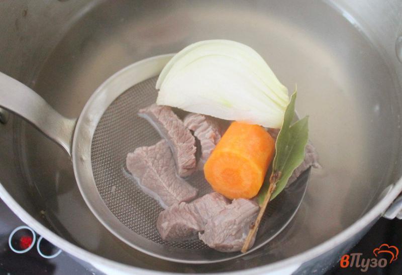 Фото приготовление рецепта: Зеленый борщ  с телятиной и чесноком шаг №2
