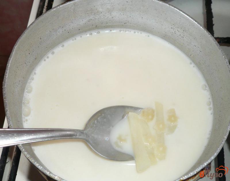 Фото приготовление рецепта: Сырно-сливочный суп с макаронами шаг №7