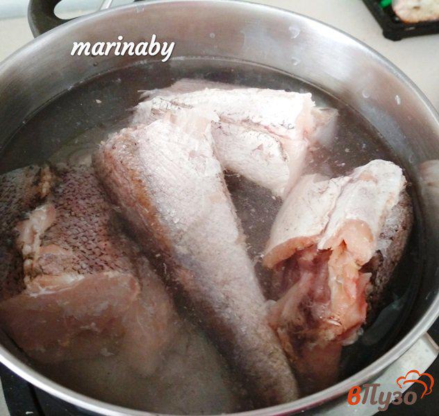 Фото приготовление рецепта: Салат из белой рыбы с укропом шаг №2