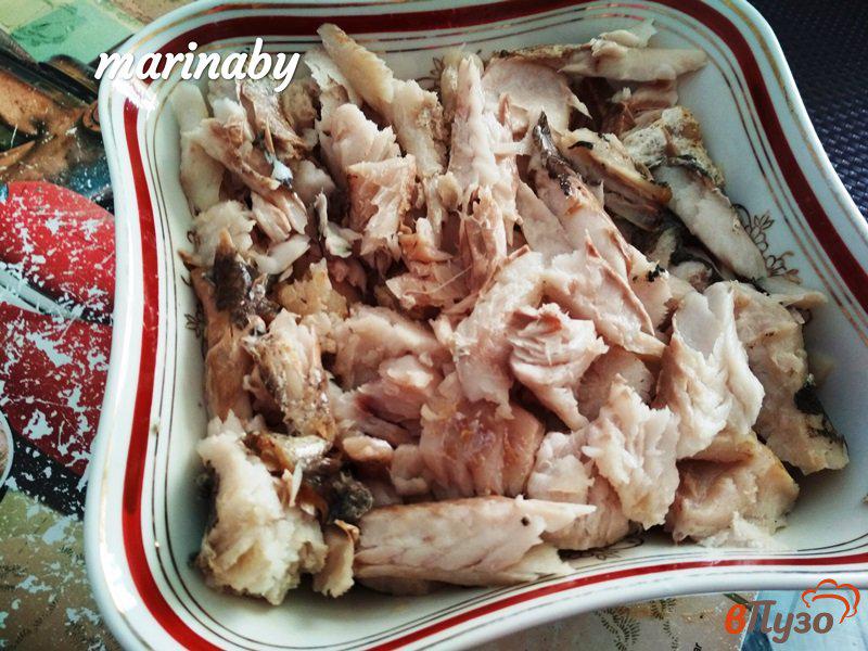 Фото приготовление рецепта: Салат из белой рыбы с укропом шаг №3