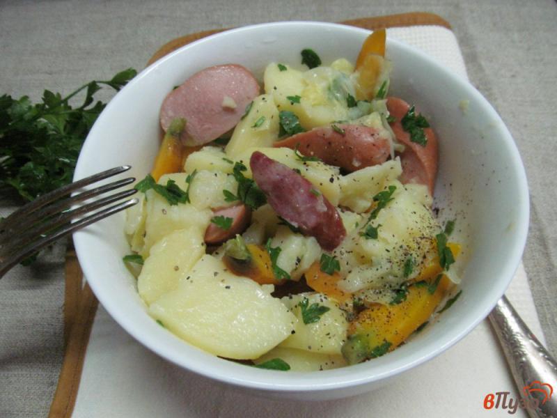 Фото приготовление рецепта: Овощи с сосисками по французски шаг №5