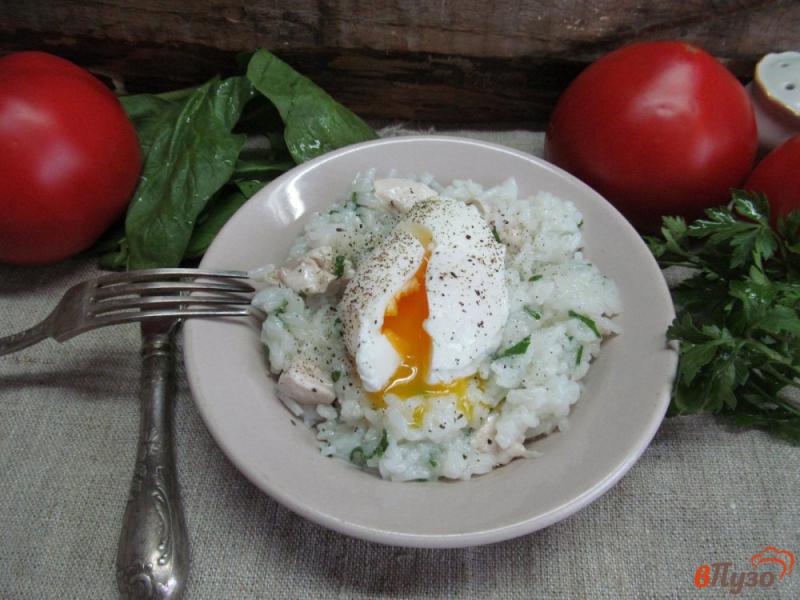Фото приготовление рецепта: Рис с куриным филе и яйцом пашот шаг №6