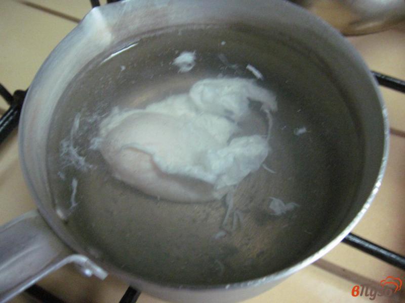 Фото приготовление рецепта: Рис с куриным филе и яйцом пашот шаг №3