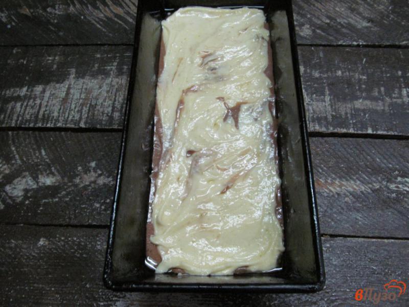 Фото приготовление рецепта: Кекс с шоколадной начинкой шаг №8