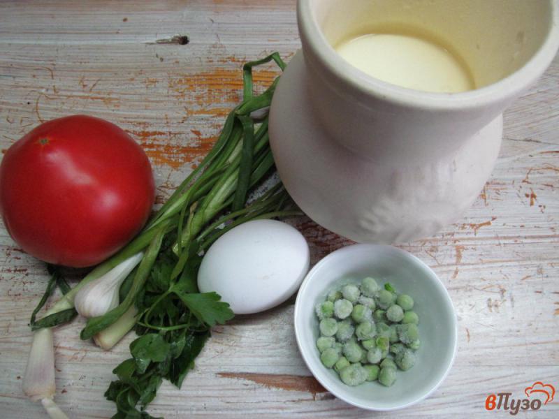 Фото приготовление рецепта: Омлет с помидором и зеленым горошком шаг №1