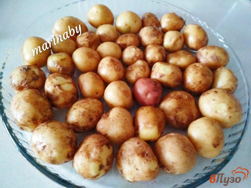 Фото приготовление рецепта: Запеченный молодой картофель шаг №2
