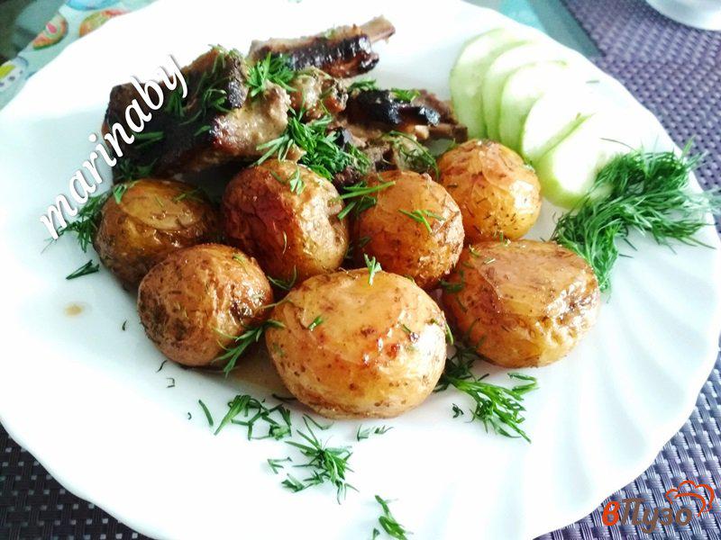 Фото приготовление рецепта: Запеченный молодой картофель шаг №4
