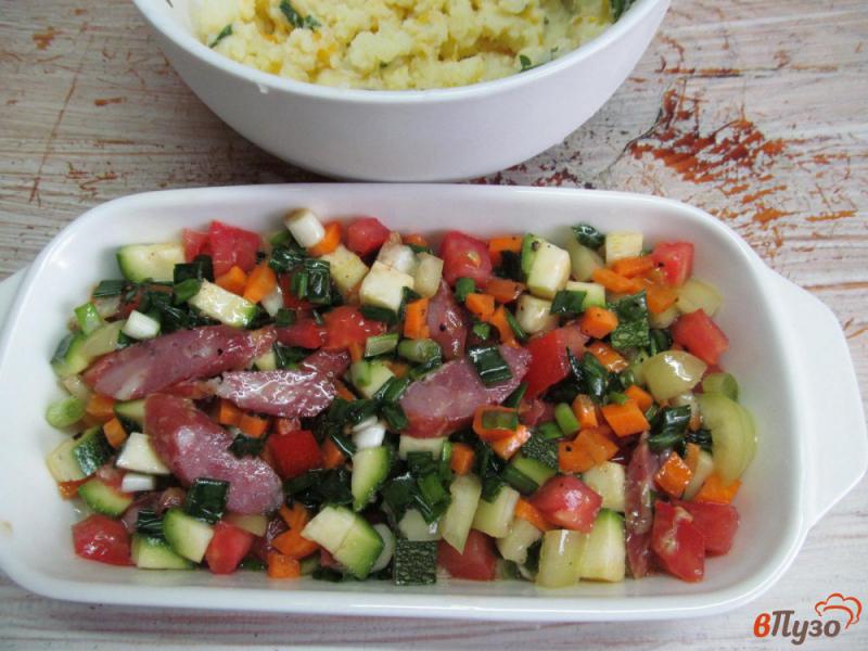 Фото приготовление рецепта: Запеченные овощи под картофельной корочкой шаг №4