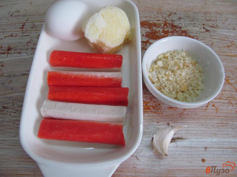 Фото приготовление рецепта: Котлеты из крабовых палочек с сыром моцарелла шаг №1
