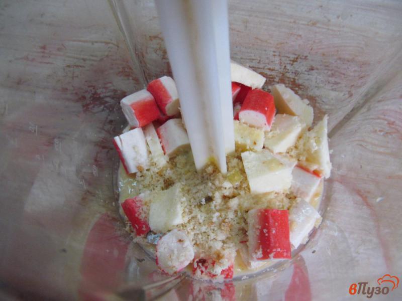 Фото приготовление рецепта: Котлеты из крабовых палочек с сыром моцарелла шаг №3