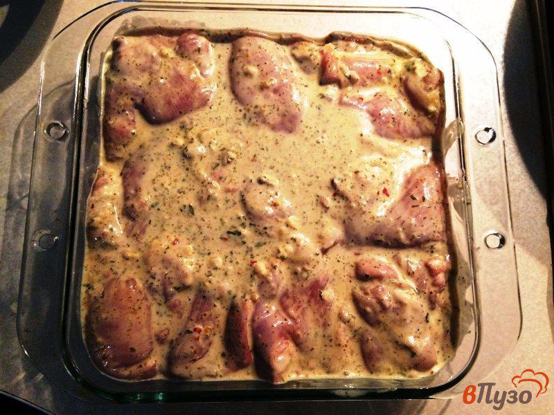 Фото приготовление рецепта: Куриная мякоть бедра  запеченная в маринаде шаг №5
