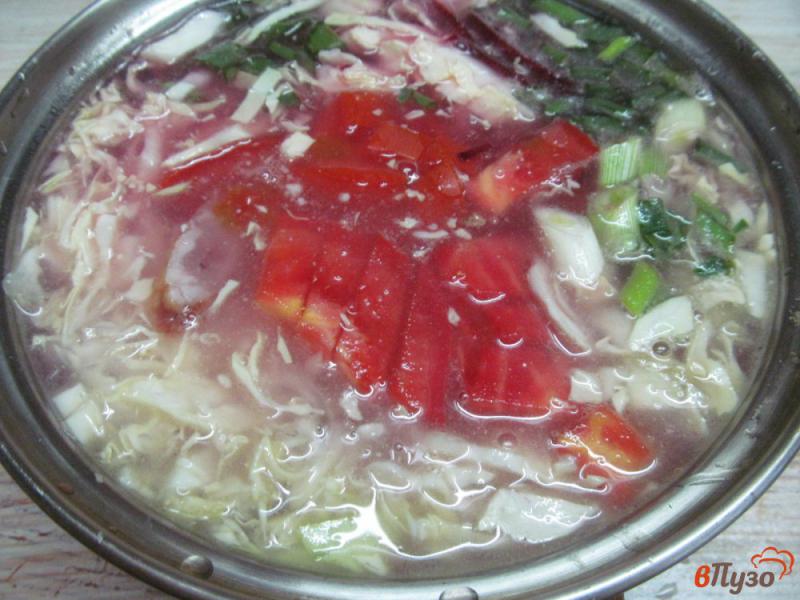 Фото приготовление рецепта: Овощной суп со свеклой и молодой капустой шаг №4