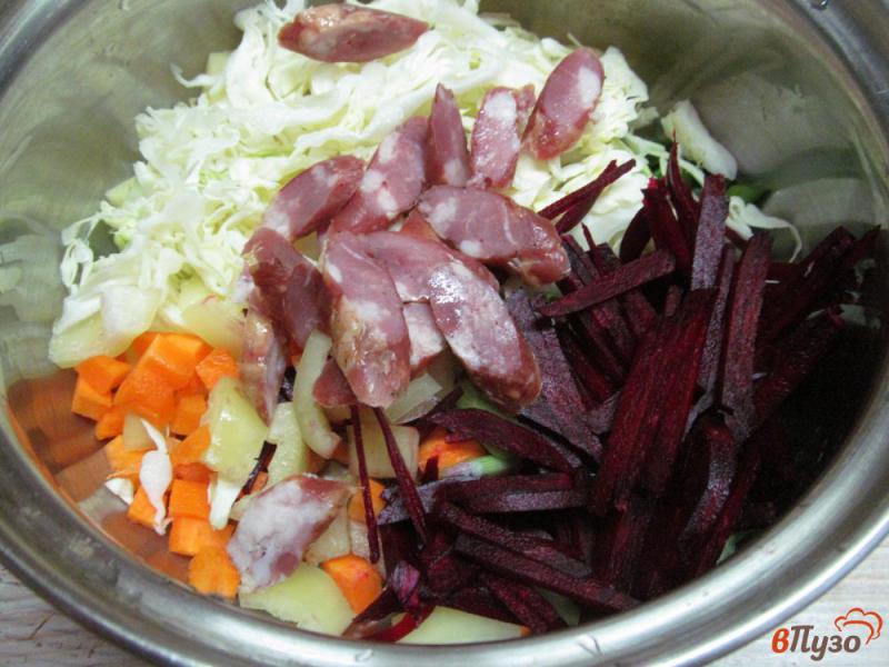 Фото приготовление рецепта: Овощной суп со свеклой и молодой капустой шаг №3