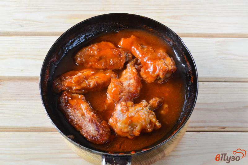 Фото приготовление рецепта: Куриные крылышки в медово-томатном соусе шаг №5