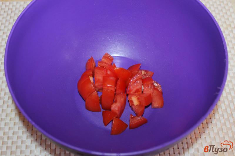 Фото приготовление рецепта: Теплый салат из жареных баклажанов, помидоров и зелени шаг №2