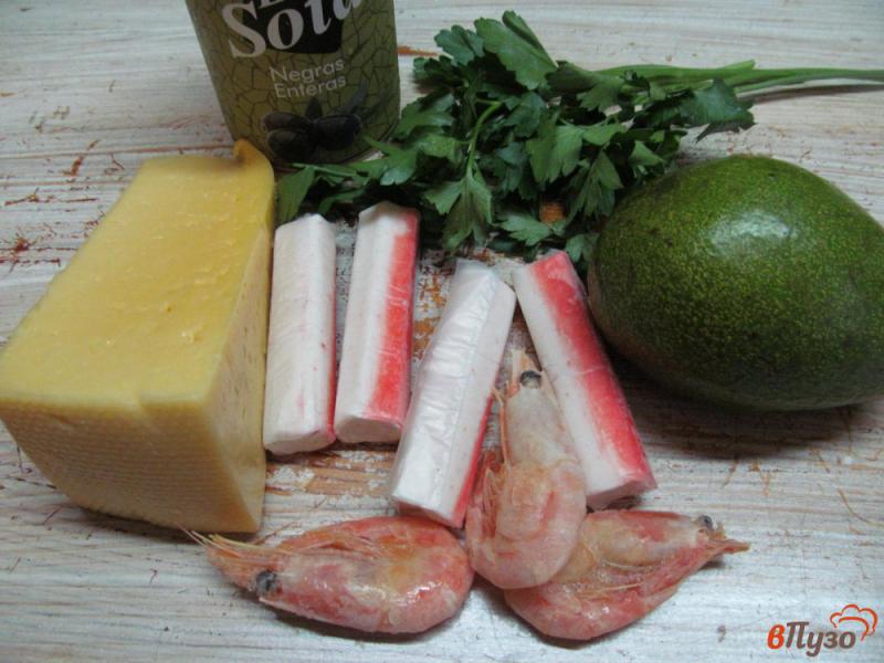Фото приготовление рецепта: Фаршированный авокадо шаг №1
