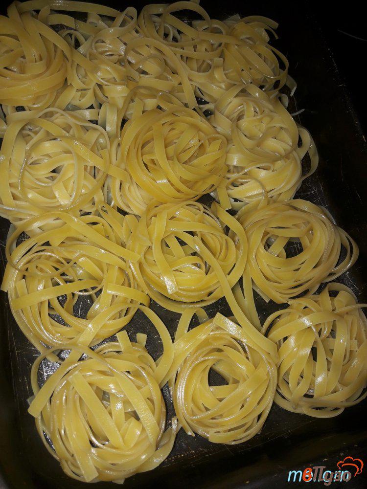Фото приготовление рецепта: Гнезда из макарон с фаршем в остро-томатном соусе шаг №1
