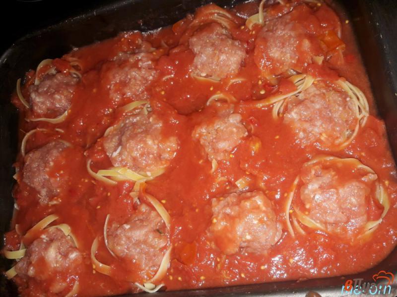 Фото приготовление рецепта: Гнезда из макарон с фаршем в остро-томатном соусе шаг №3