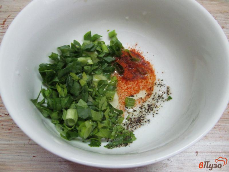 Фото приготовление рецепта: Свиная отбивная с овощным салатом шаг №4