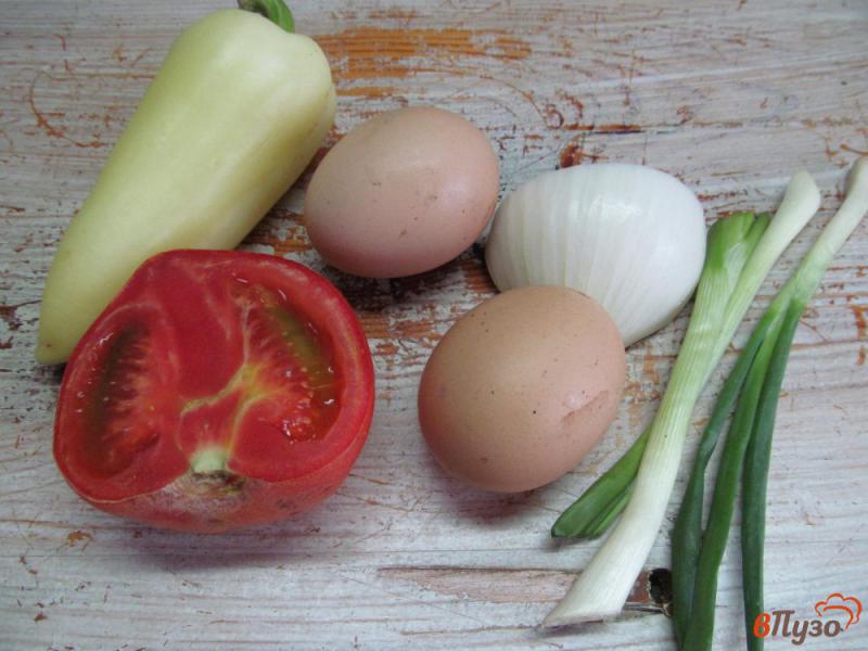 Фото приготовление рецепта: Индийский омлет с овощами шаг №1