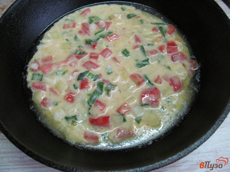Фото приготовление рецепта: Индийский омлет с овощами шаг №5