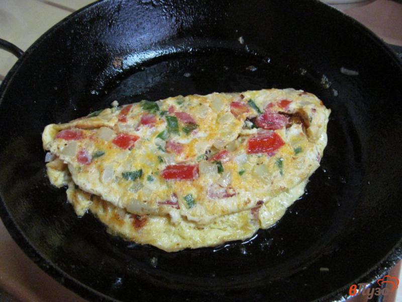 Фото приготовление рецепта: Индийский омлет с овощами шаг №8