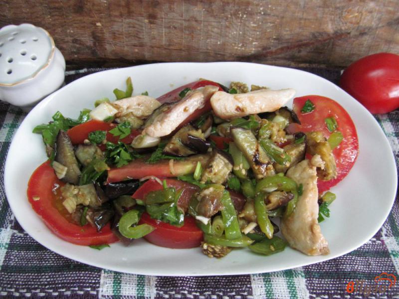 Фото приготовление рецепта: Салат из баклажана и курицы шаг №10