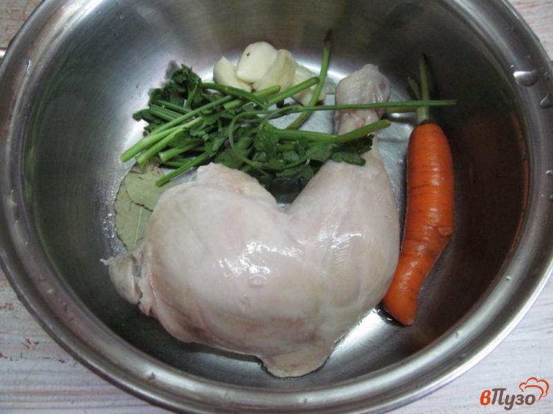 Фото приготовление рецепта: «Летнее» заливное из курицы с яйцом и кукурузой шаг №1