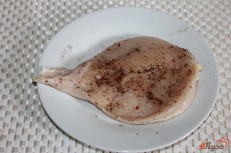 Фото приготовление рецепта: Куриная грудка фаршированная лососем шаг №3