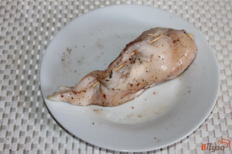 Фото приготовление рецепта: Куриная грудка фаршированная лососем шаг №6