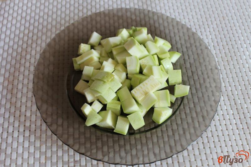 Фото приготовление рецепта: Рагу из кабачков, грибов и баклажанов со шпинатом шаг №1
