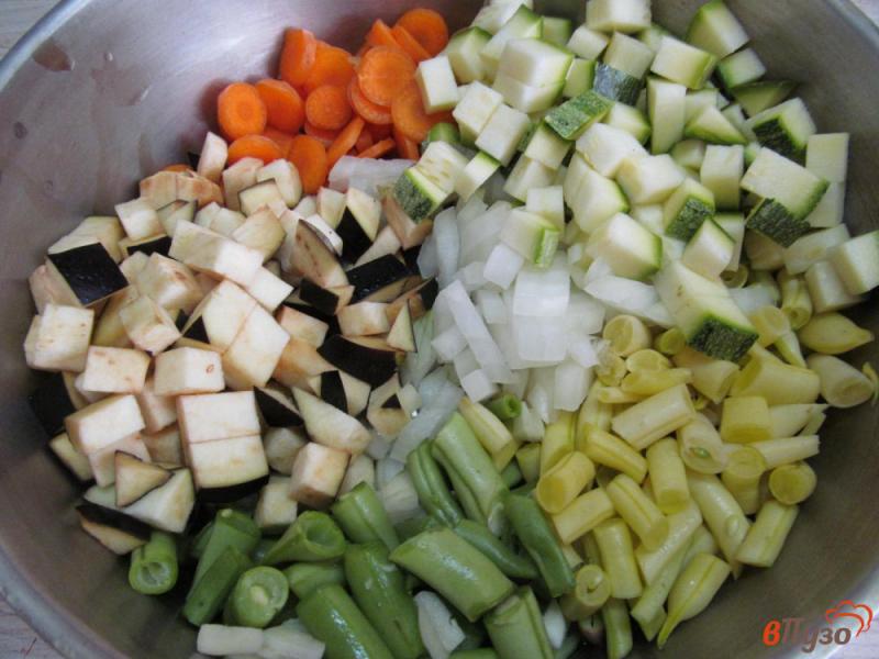 Фото приготовление рецепта: Рагу из овощей со стручковой фасолью и сметаной шаг №2