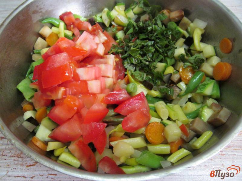 Фото приготовление рецепта: Рагу из овощей со стручковой фасолью и сметаной шаг №3