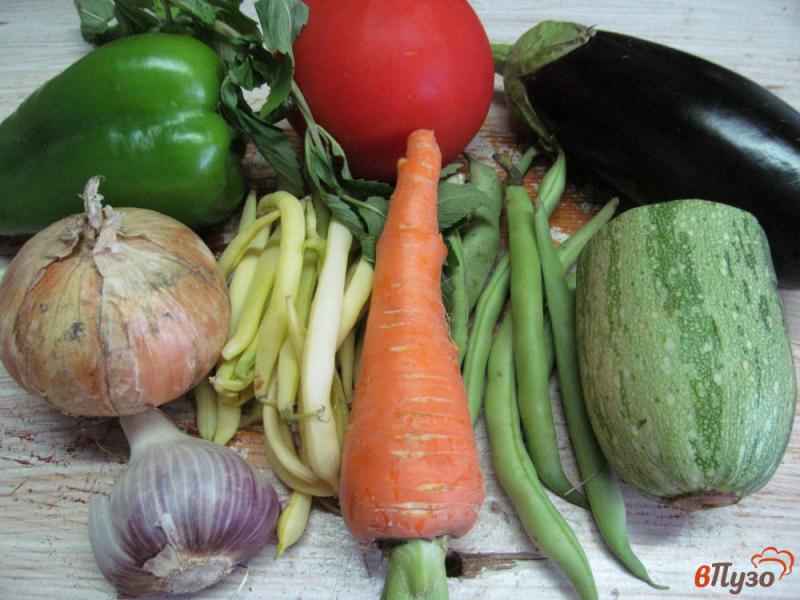 Фото приготовление рецепта: Рагу из овощей со стручковой фасолью и сметаной шаг №1