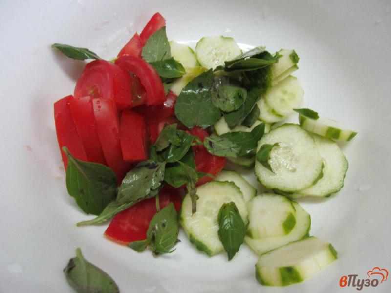 Фото приготовление рецепта: Овощной салат под ореховым соусом шаг №4
