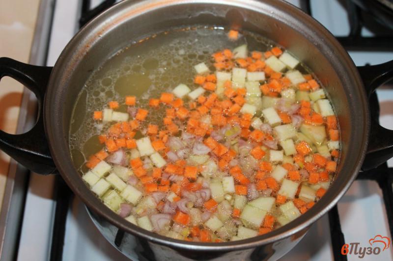 Фото приготовление рецепта: Суп с кабачком и свининой шаг №4