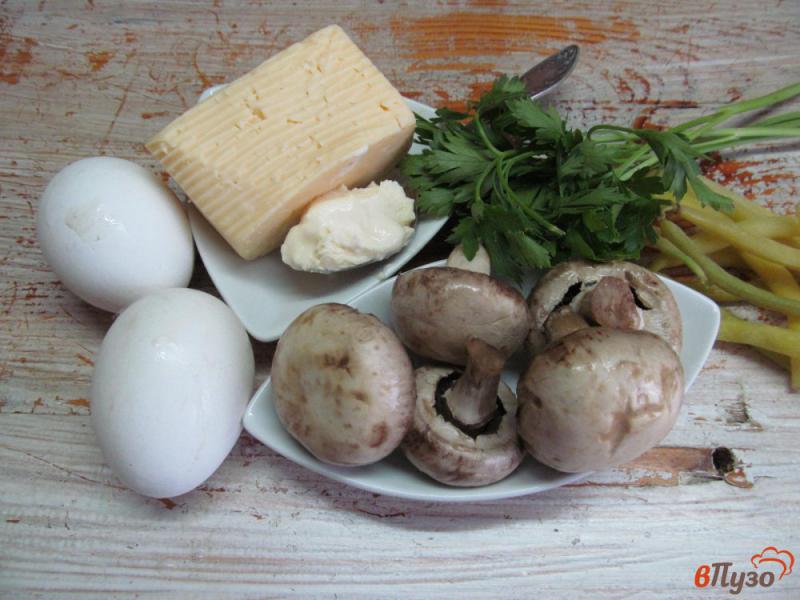 Фото приготовление рецепта: Яйца с грибами и стручковой фасолью шаг №1