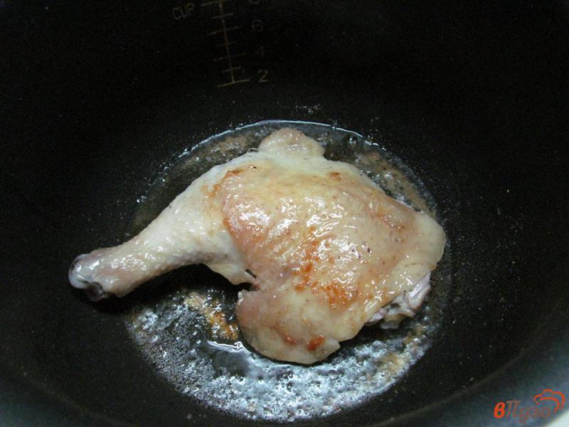 Фото приготовление рецепта: Куриный окорочок с фасолью в мультиварке шаг №2