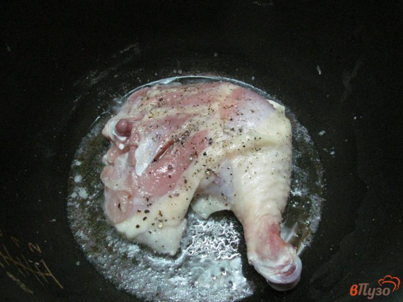 Фото приготовление рецепта: Куриный окорочок с фасолью в мультиварке шаг №1