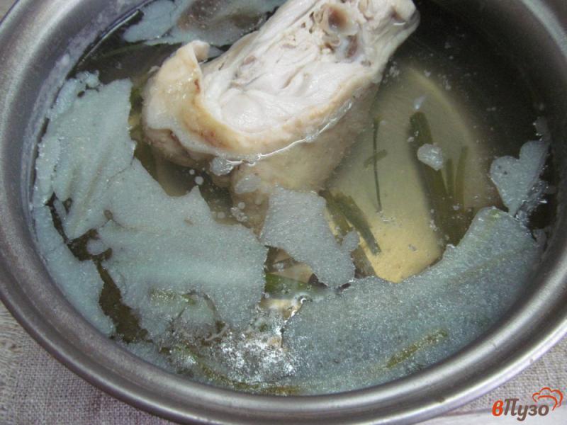 Фото приготовление рецепта: Куриный суп с пшеничной кашей шаг №3