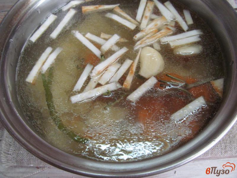 Фото приготовление рецепта: Куриный суп с пшеничной кашей шаг №5