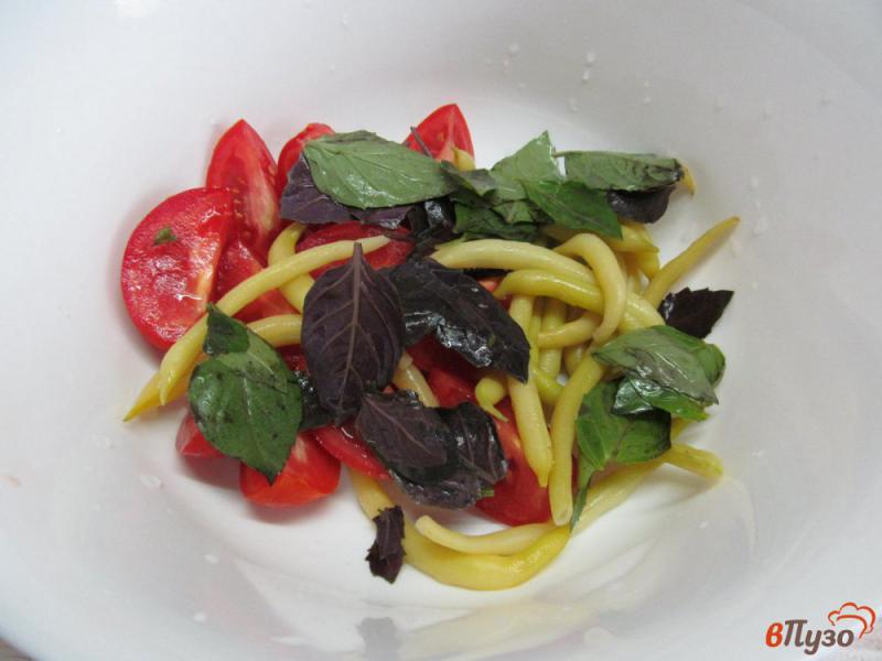 Фото приготовление рецепта: Салат из стручковой фасоли с помидором шаг №4