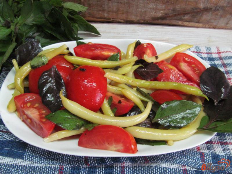 Фото приготовление рецепта: Салат из стручковой фасоли с помидором шаг №5