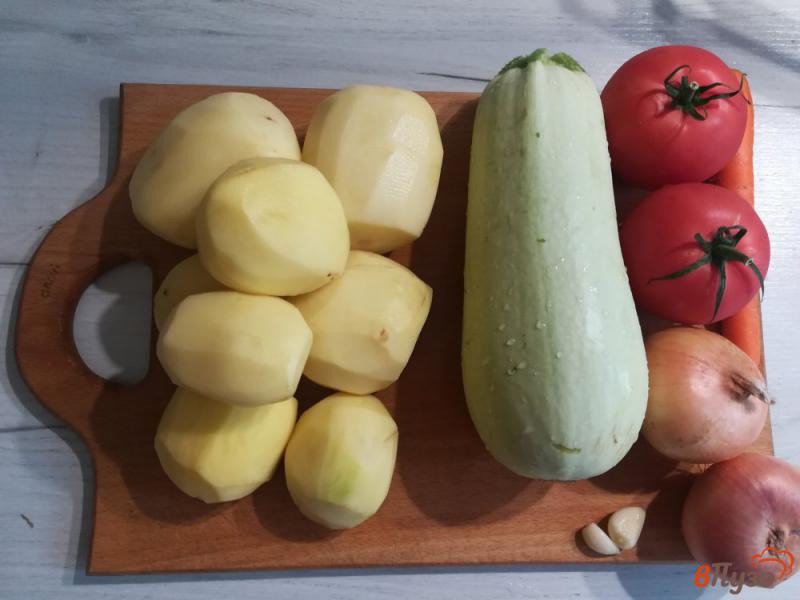 Фото приготовление рецепта: Картофель тушеный с овощами шаг №1