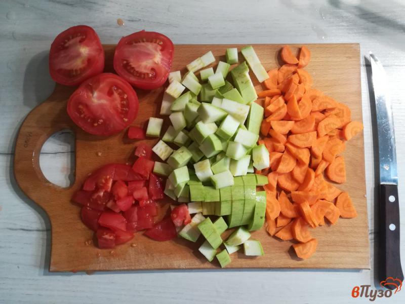 Фото приготовление рецепта: Картофель тушеный с овощами шаг №3