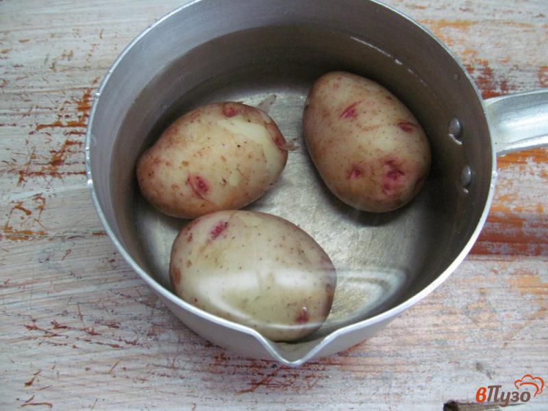 Фото приготовление рецепта: Итальянский картофельный салат с салями шаг №1