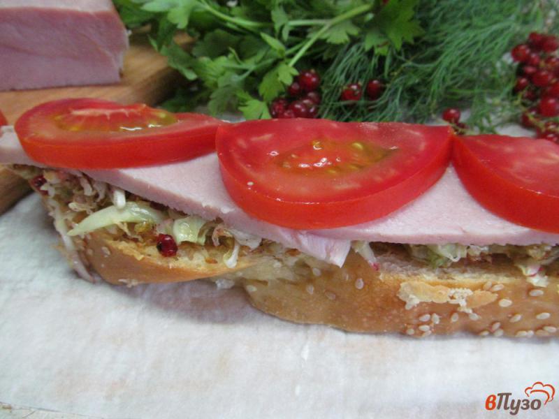 Фото приготовление рецепта: Горячий бутерброд с ветчиной и жареной капустой шаг №5