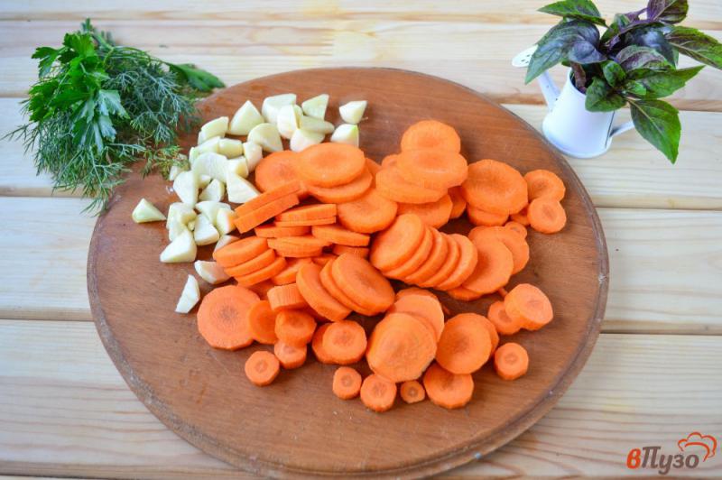 Фото приготовление рецепта: Картофель с морковью и чесноком в рукаве шаг №2