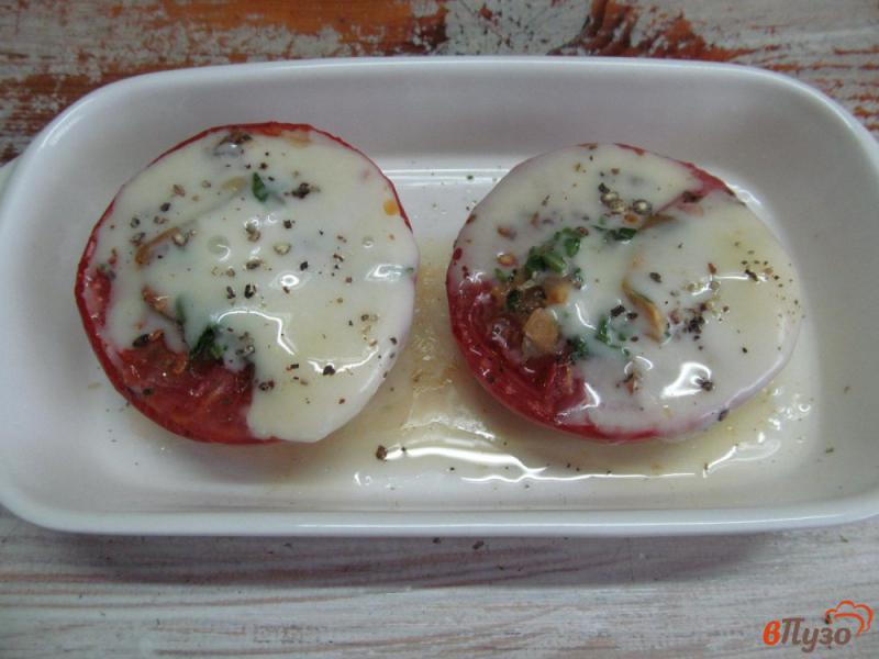 Фото приготовление рецепта: Запеченные помидоры с сыром моцарелла шаг №5