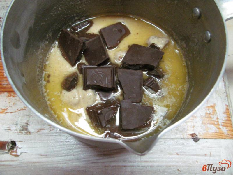 Фото приготовление рецепта: Плитка шоколада с начинкой шаг №2